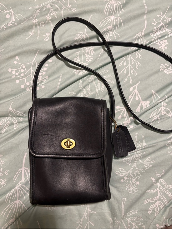 Coach Handbags - VINTAGE COACH Black Leather Scooter Crossbody Bag